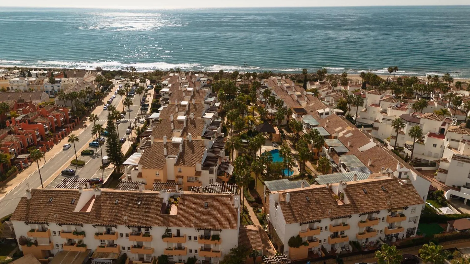 Renovated Apartment With Garden And Direct Beach Access, Marbella East